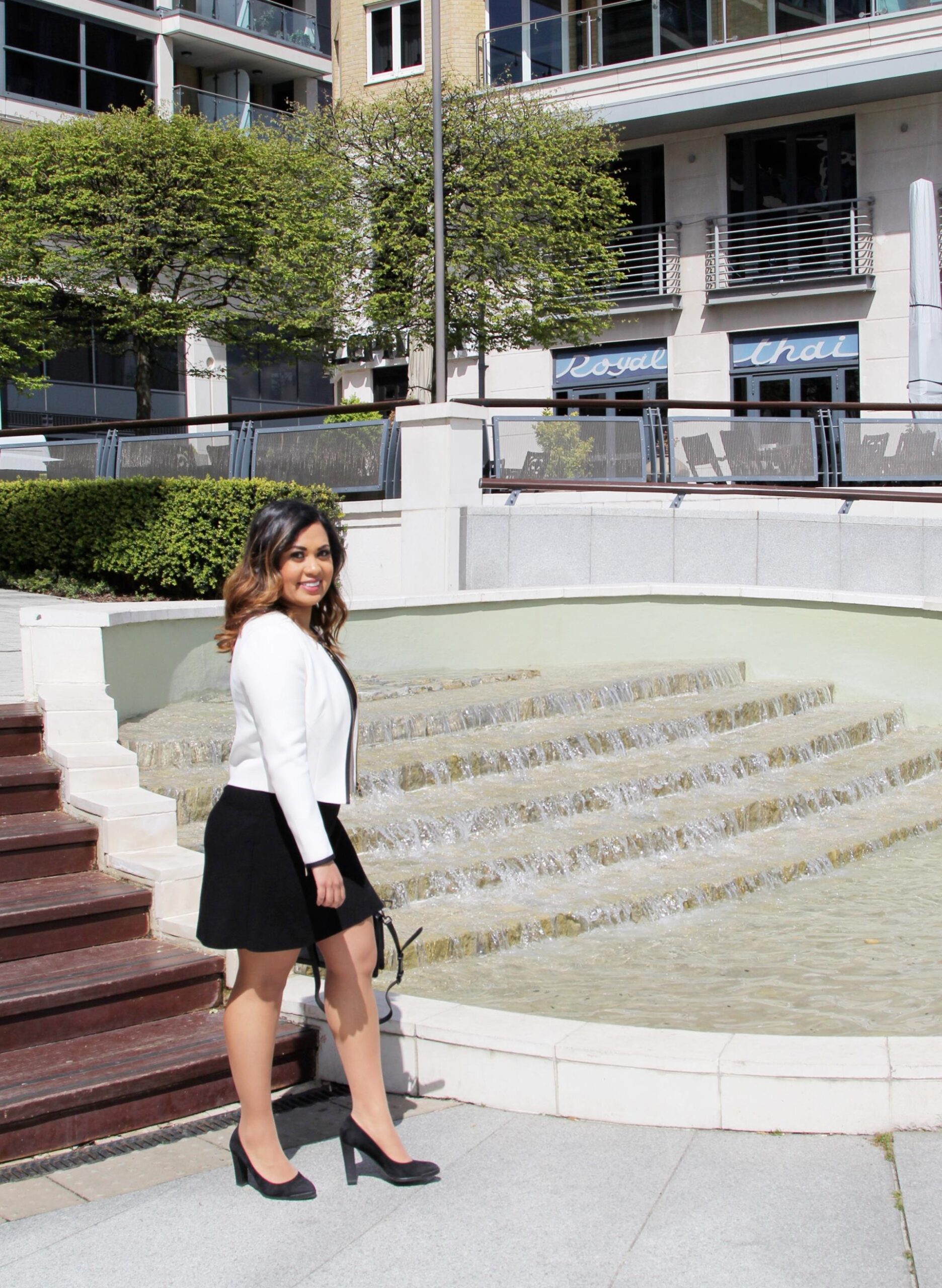 Today I want to talk about how to be a #GirlBoss. I want to share an outfit that what I wear to work.
