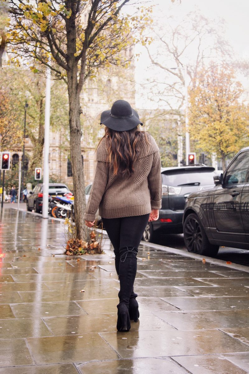 How to wear an oversized sweater when you’re petite