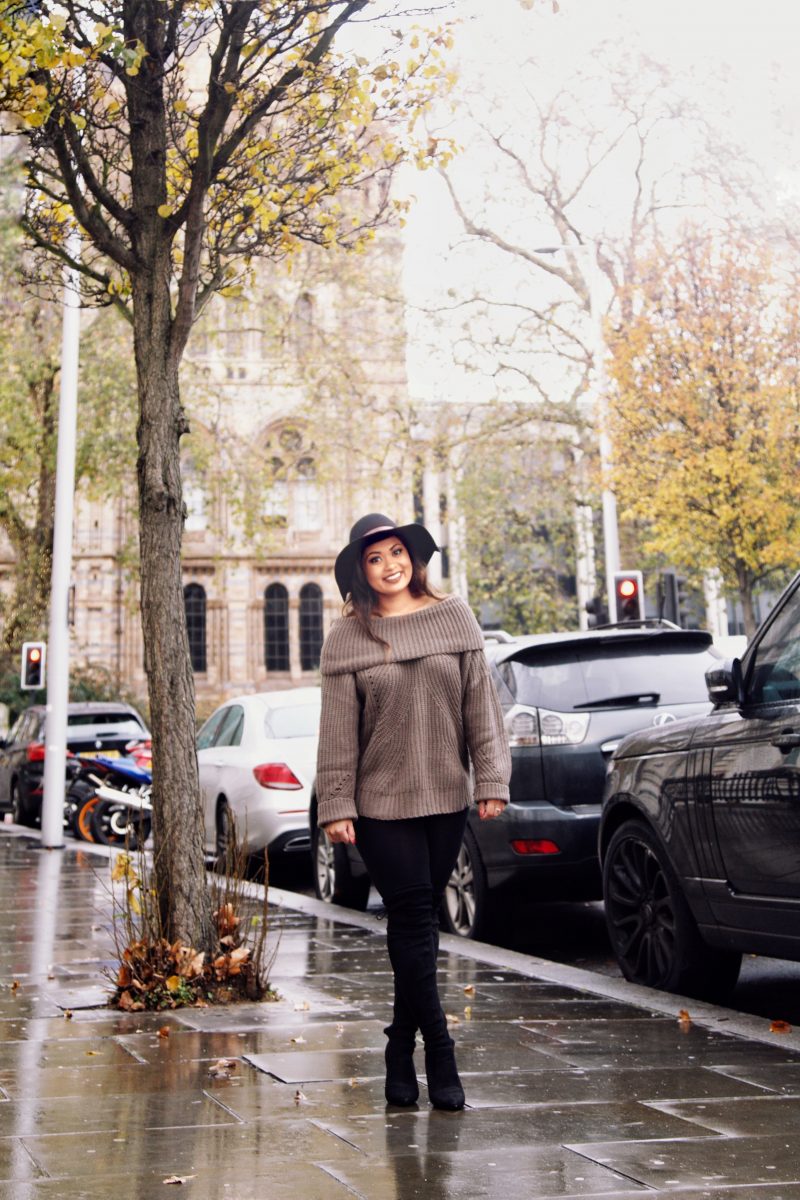 How to wear an oversized sweater when you’re petite
