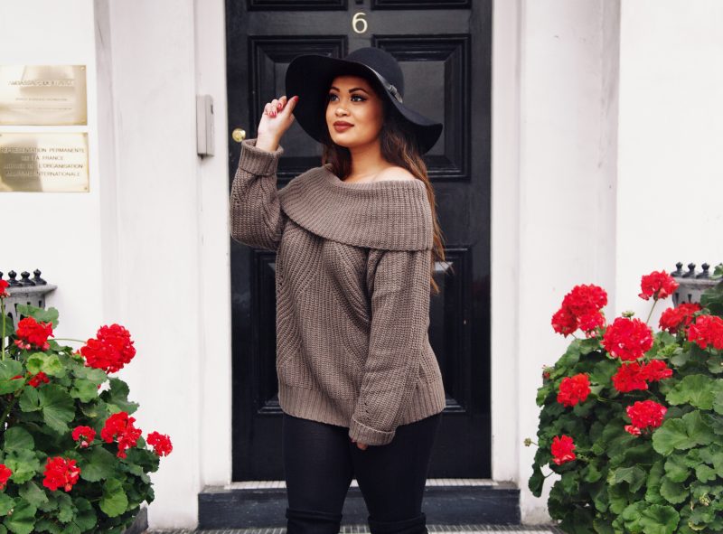 How to wear an oversized sweater when you’re petite