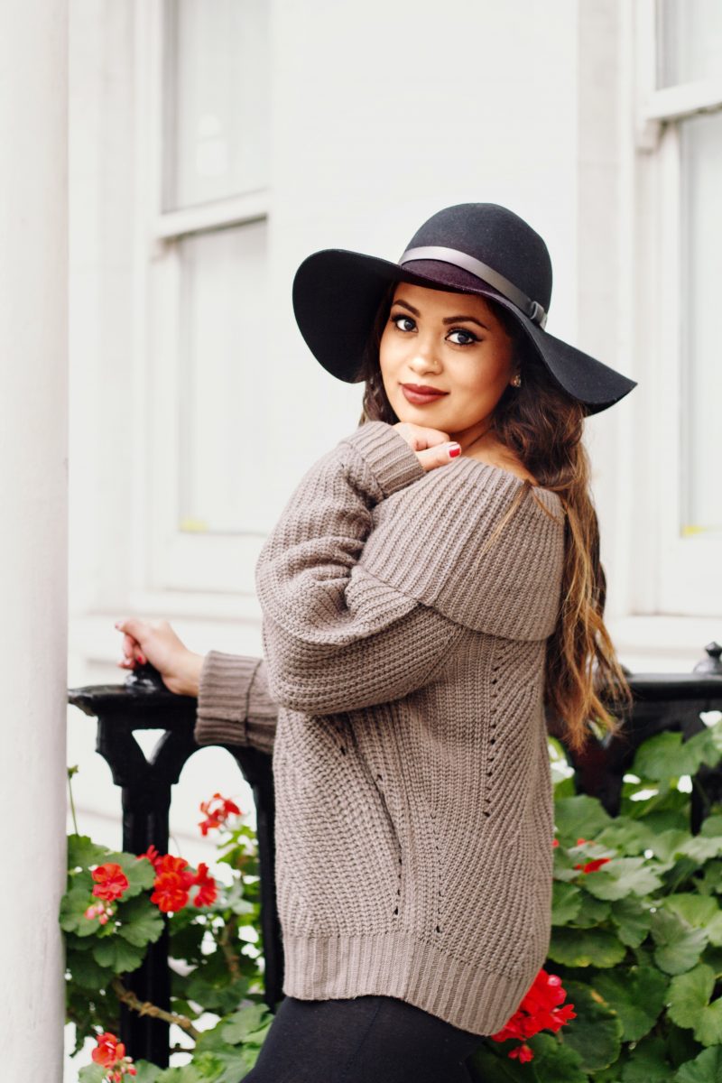 How to wear an oversized sweater when you’re petite